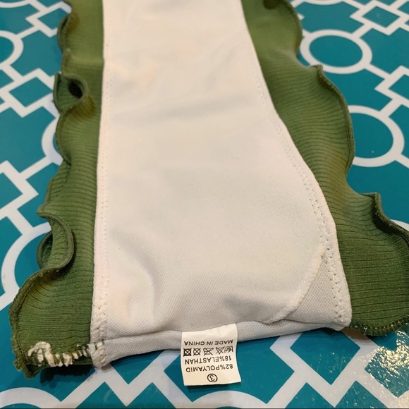 Adorable bikini top🌴 - Picture 5 of 6